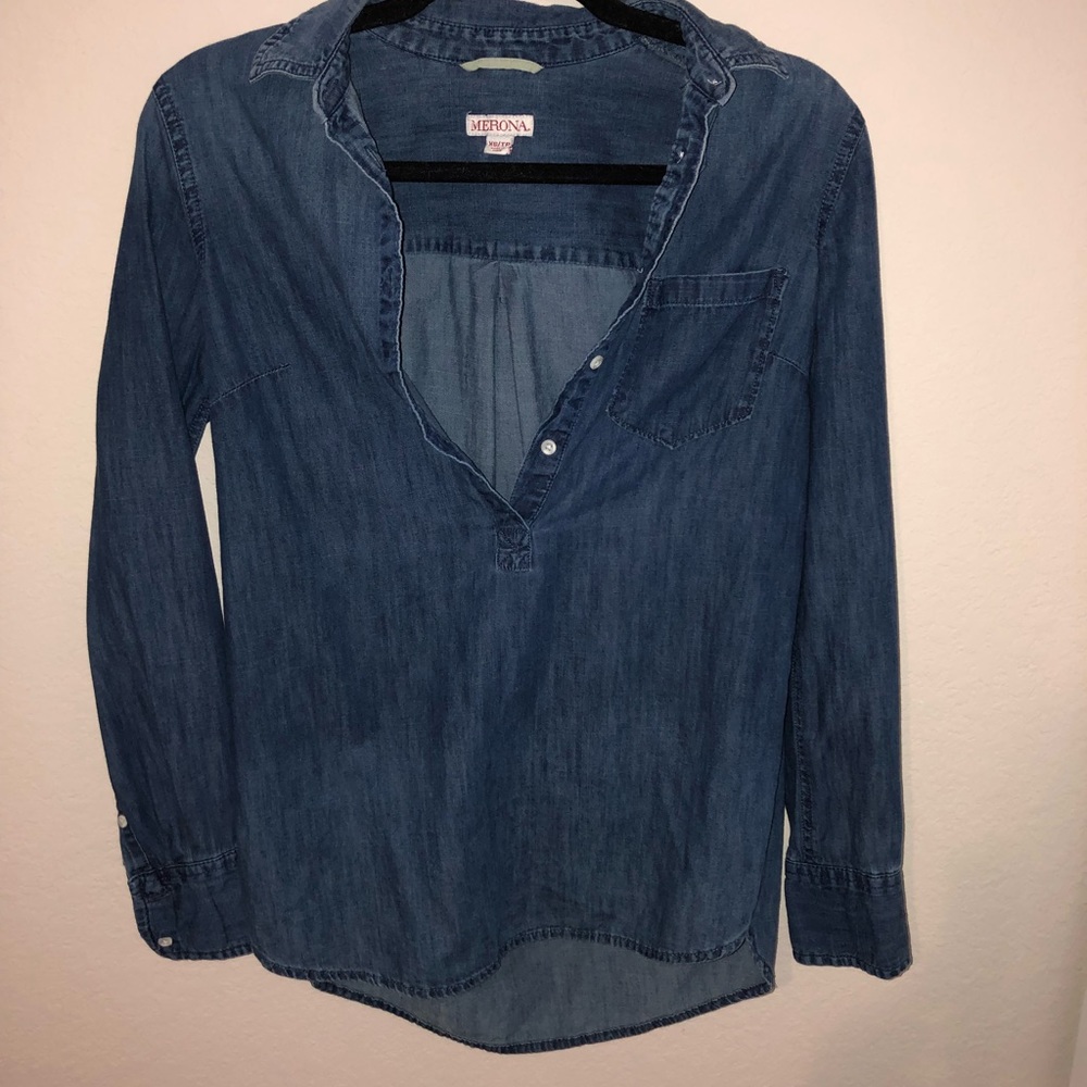 XS woman’s denim pullover blouse.
